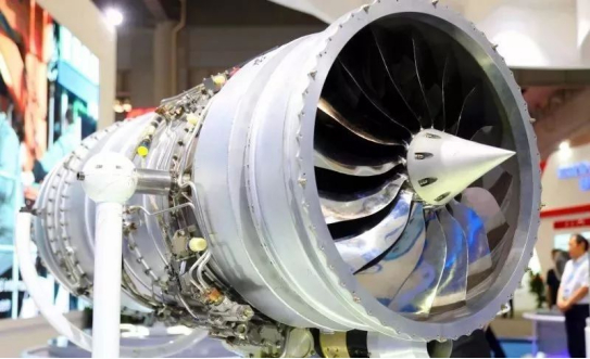 ▲涡扇发动机AEF100 图/新华社