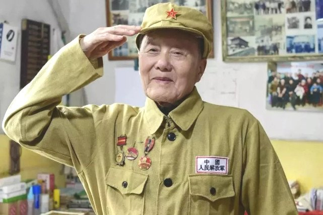 《功勋》:郭涛扮演张富清神形兼备,罗京民一滴泪让观众破防