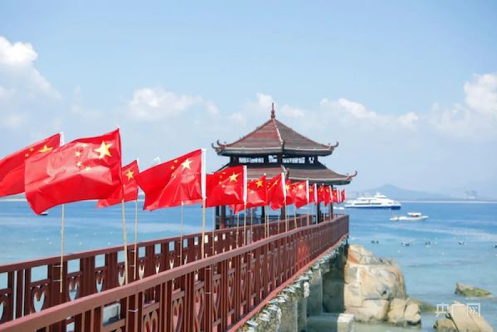 景区内节庆氛围浓厚 央广网发 三亚蜈支洲岛旅游区 供图