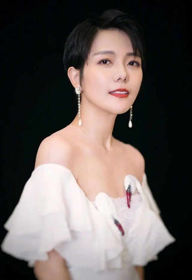 15位来自重庆的美女明星,你最喜欢谁?
