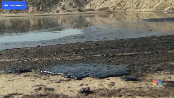 54.5万升原油在加州海岸泄露，视频截图