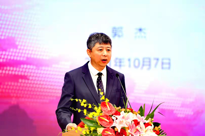 北京汇文中学校长郭杰