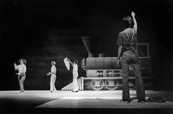 歌剧《海滩上的爱因斯坦》剧照