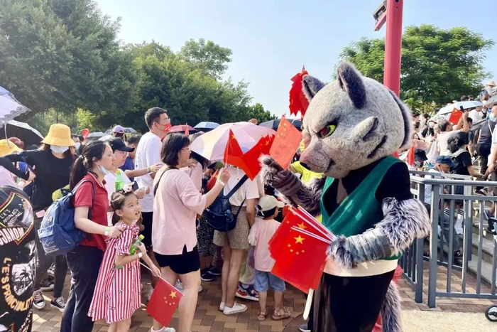 △带娃去长影环球100奇幻乐园解锁度假潮流新玩法。