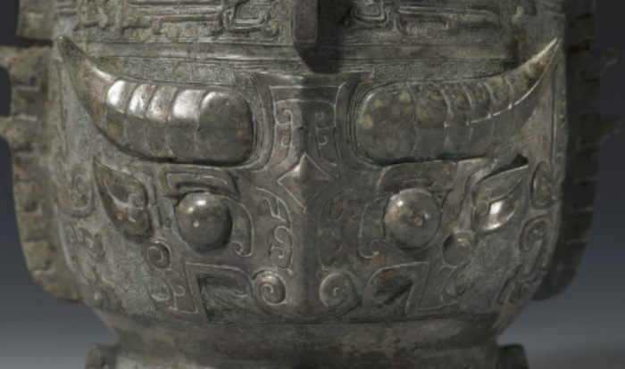 兽面纹卣（局部）西周早期上海博物馆藏
