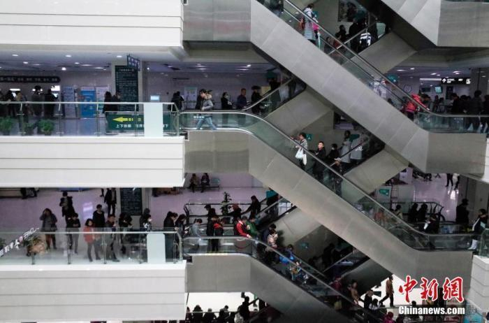 资料图：某医院门诊楼。（图文无关） 中新社记者 殷立勤 摄