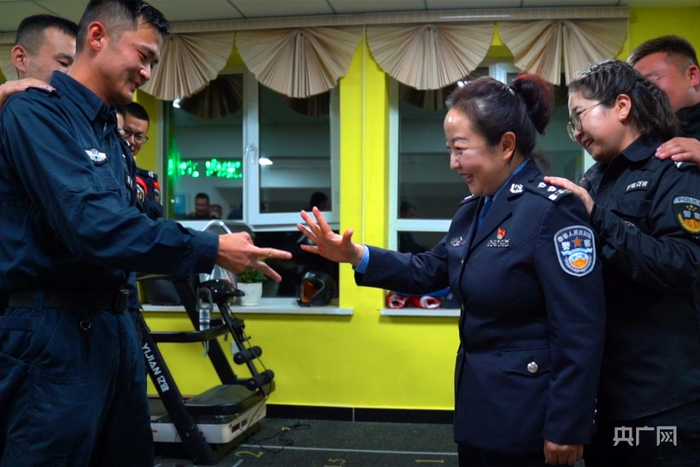 送教小分队为基层民警送教。央广网发