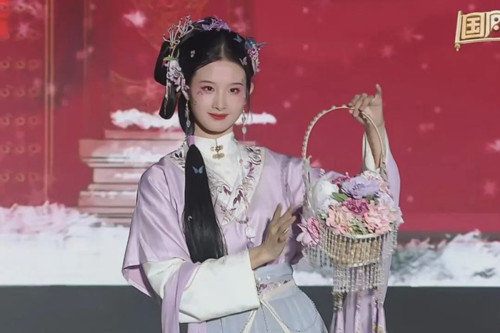古装男主靠颜值丑出圈,古装美女却一抓一大把?