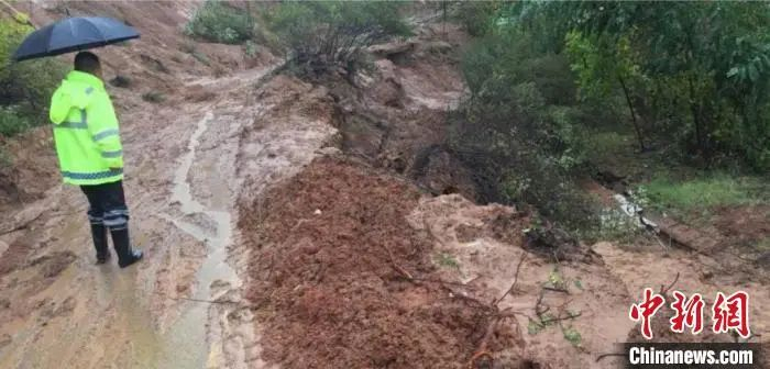 山西省灵石县11条主要县道均存在不同程度水毁、损坏问题。　灵石融媒体中心供图