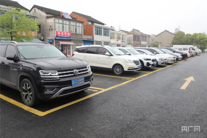 （农贸市场新增停车位 新吴区宣传部供图）