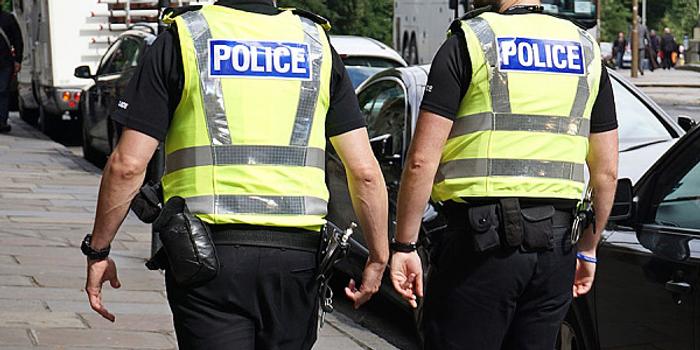英媒曝过去4年2000警察涉嫌性犯罪近2 3未受审判 手机新浪网