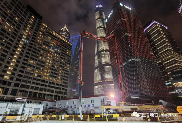 陆家嘴站出入口结构封顶