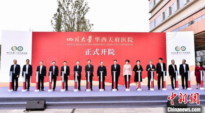 图为开院仪式现场。　王鹏 摄