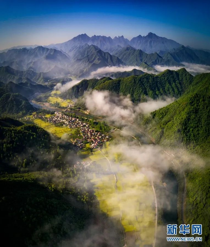 航拍池州市石台横渡香口村。新华网发（王帆/摄）