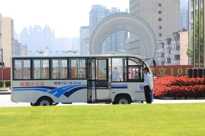 校园小公交让师生出行更方便