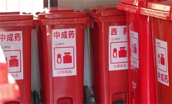 废药品回收桶（央广网发 何俊儒摄）