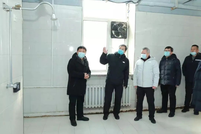 校领导深入学生公寓调研