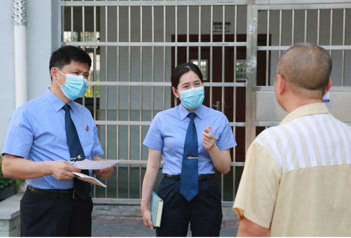 ③柴冬梅向服刑人员解释减刑政策