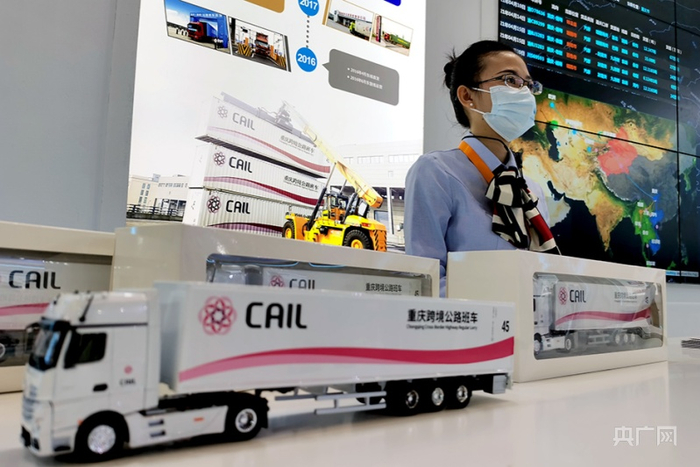 重庆跨境公路班车模型（央广网发 王海摄）