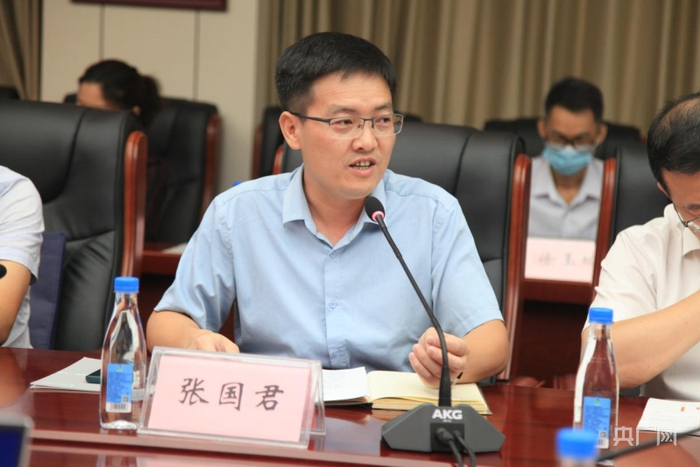 佛山市南海区石门中学副校长张国君主持会议（佛山石门中学供图 央广网发）