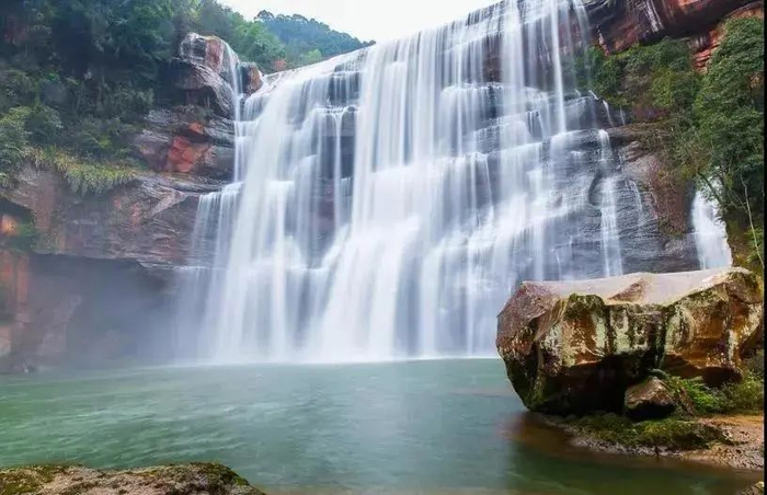 赤水丹霞旅游区大瀑布丨图源：赤水旅游