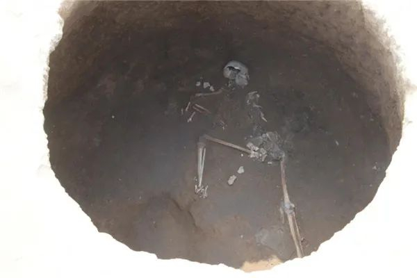 仰韶文化时期墓葬发现丝绸