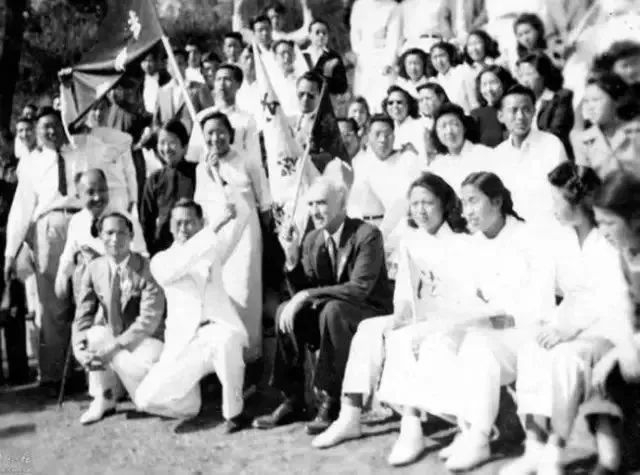 司徒雷登与燕大学生