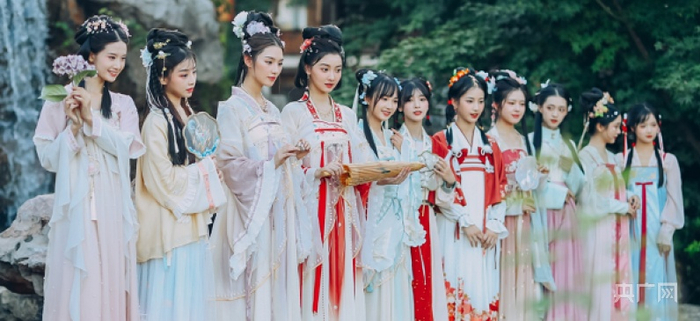 线下汉服秀（央广网发 主办方供图）
