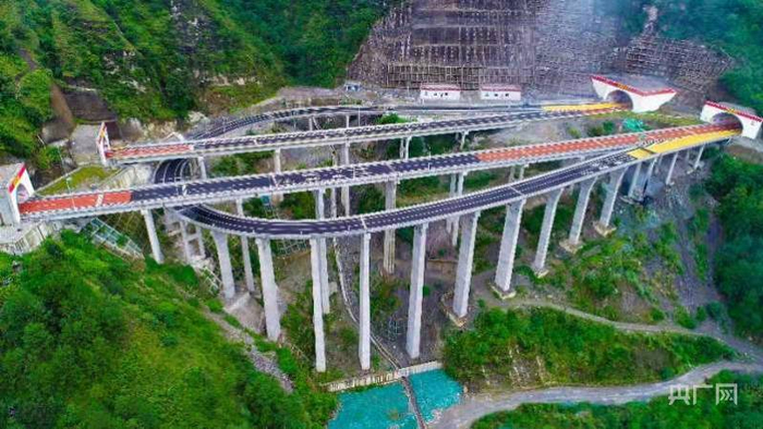△香格里拉至丽江高速公路 迪庆州委宣传部供图