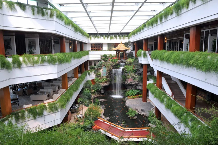 广州白天鹅宾馆改造前的故乡水一景。（受访者供图）