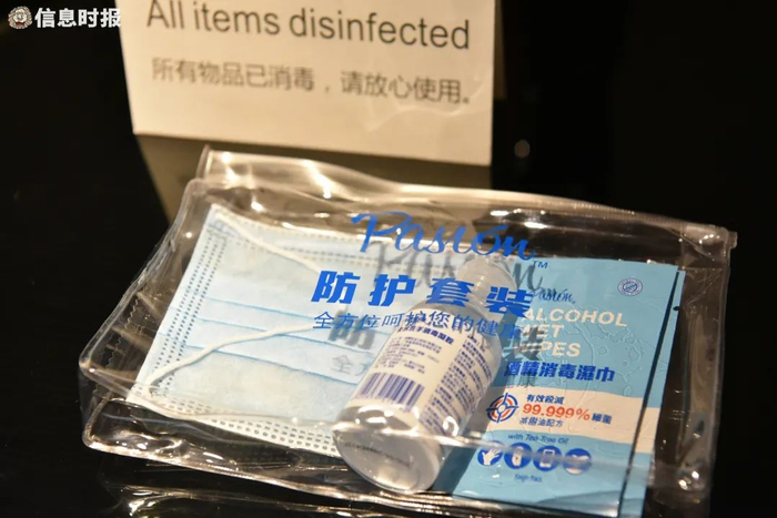 白云宾馆房间里面设置的防疫用品。信息时报记者 郭柯堂 摄