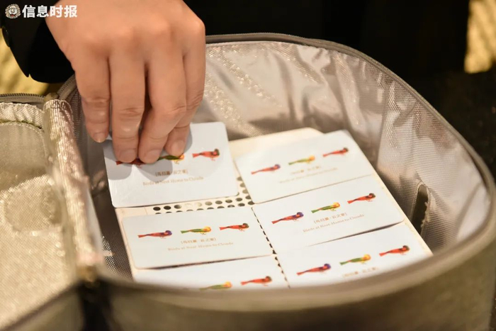 白云宾馆专门设置了为房卡消毒的设备。信息时报记者 郭柯堂 摄