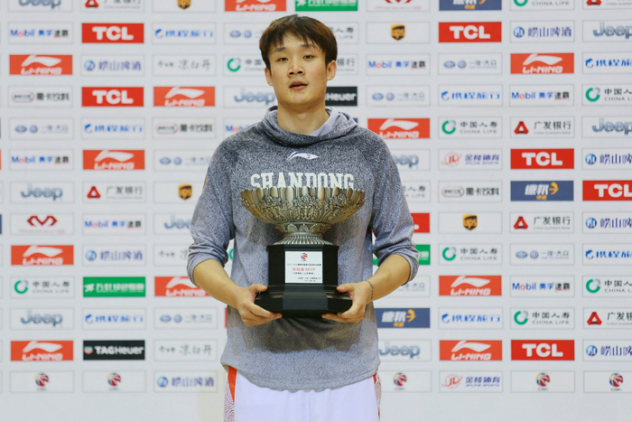 丁彦雨航拿下CBA最有价值球员。