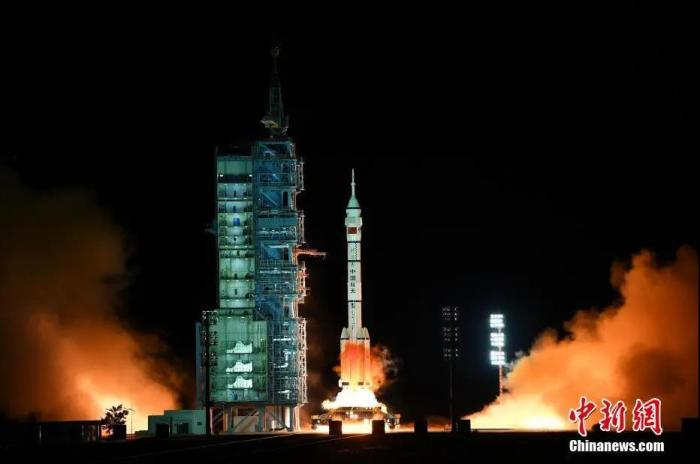 10月16日，神舟十三号载人飞船发射取得圆满成功。图片来源：人民视觉