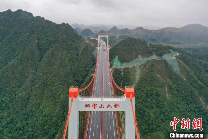 10月16日航拍即将通车的阳宝山大桥。瞿宏伦摄