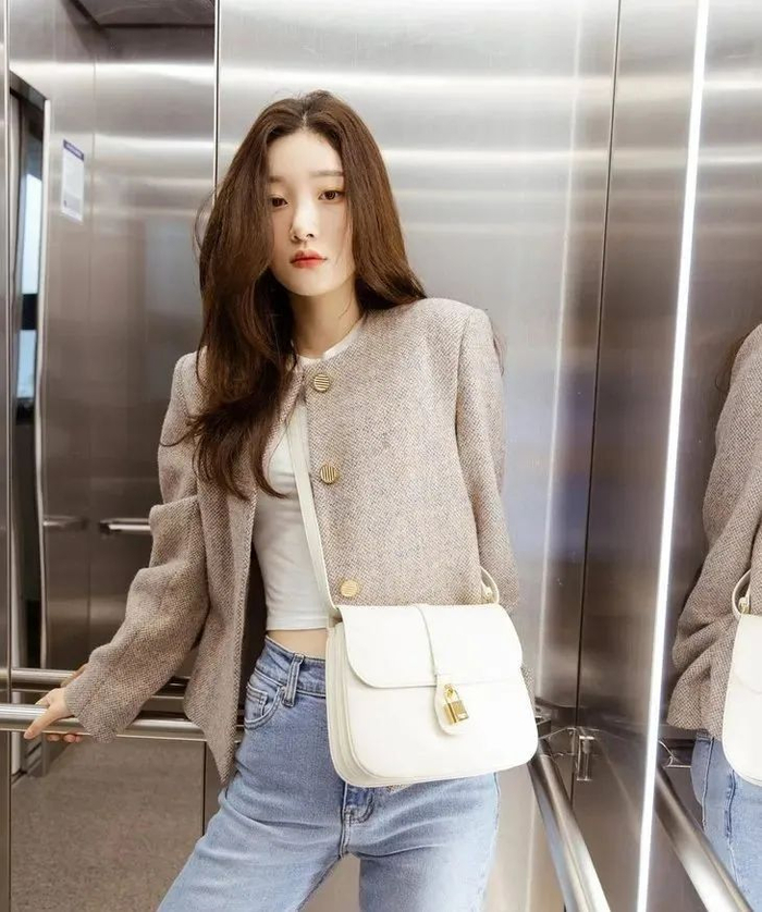 郑采妍 外套：by mina