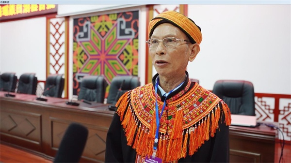 参加金秀瑶族自治县首批瑶医执业医师考试培训班的学员庞福万（央广网发 何俊儒摄）