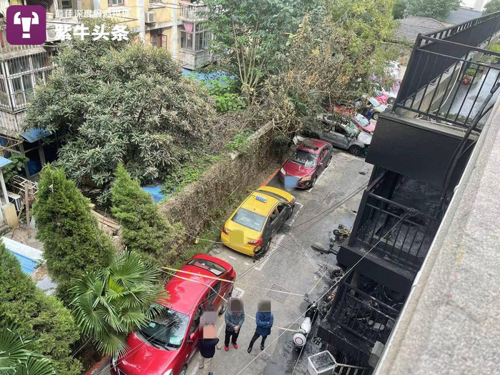一到三楼外墙被熏得焦黑