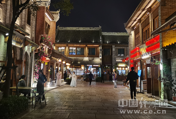 洛邑古城夜景（中国经济网记者 武晓娟/摄）