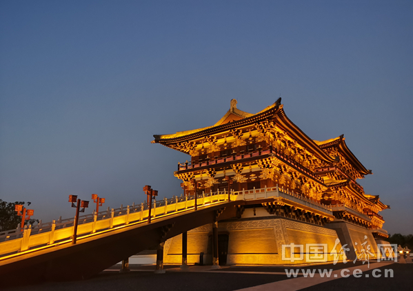 九州池夜景（中国经济网记者武晓娟/摄）