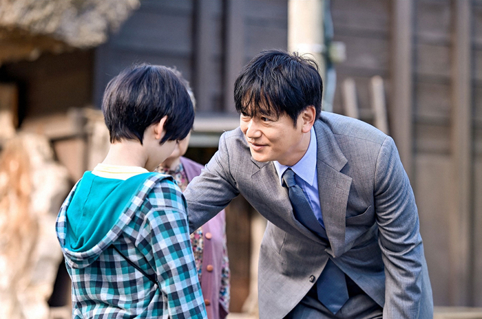 井浦新饰加濑贤一郎