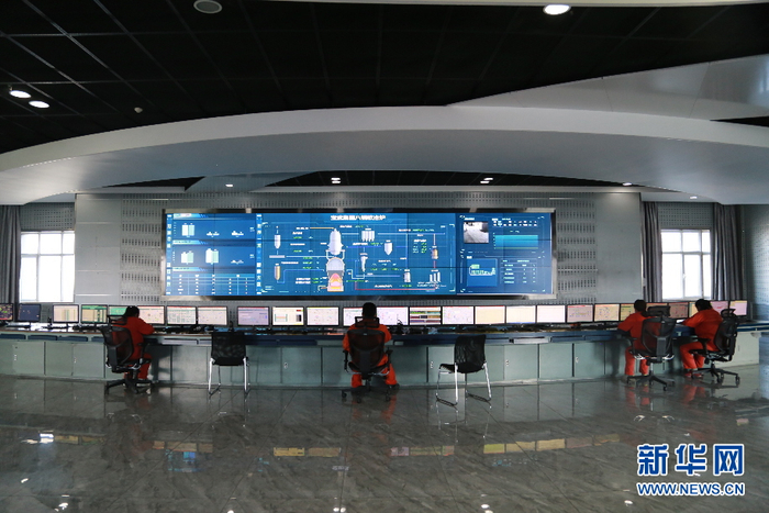 厂区内的炼钢中央控制室。新华网 杲均丰 摄