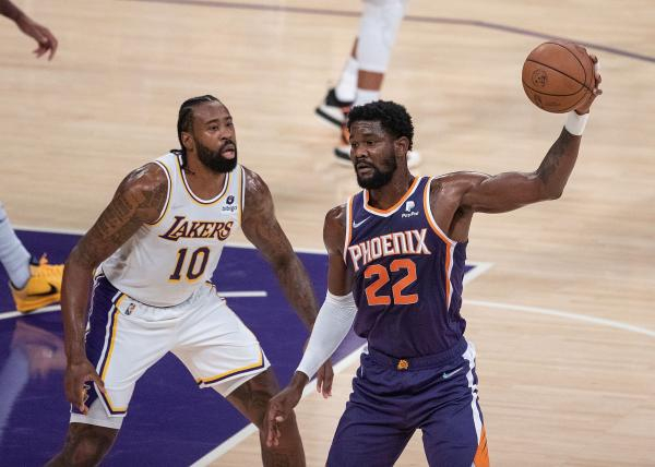 艾顿（右）IC图