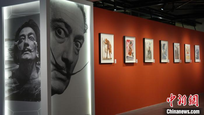 大爱星空·2021世界艺术巨匠真迹上海大展。　王与乐 摄