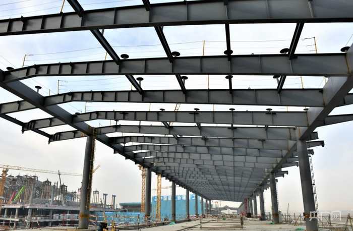 机场改扩建北指廊钢结构工地。央广网发