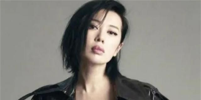 “11届影后”余男:尺度戏拍到黄渤害羞,与导演同居12年却被抛弃|王全安|北电|感情|吴京|战狼_新浪娱乐_新浪新闻
