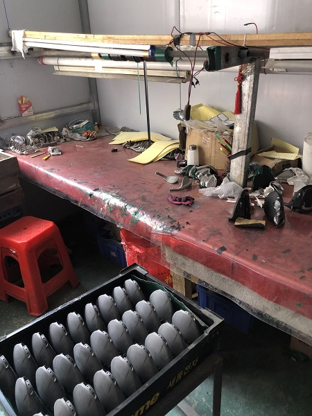 图说：加工设备破旧简陋