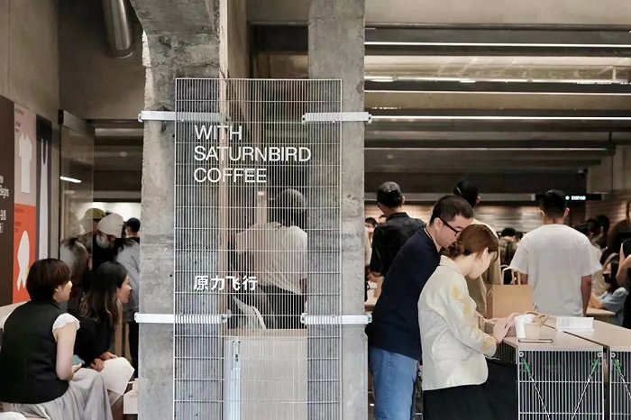 三顿半上海安福路线下概念店吸引大量粉丝图片来源：微博@三顿半