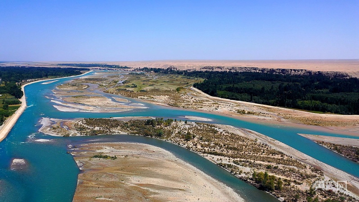 流经莎车县的叶尔羌河。阿力木江摄央广网发