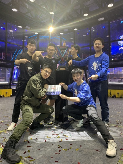 玄智科技冠军团队合影。